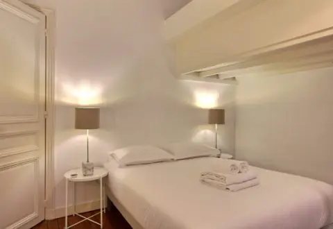 Location appartement 4 pièces à Paris, Rue du Regard