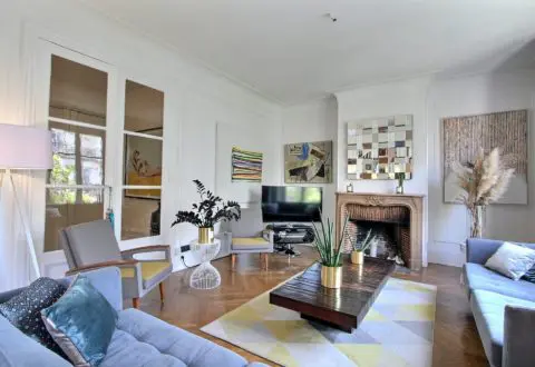 3 bedrooms apartment rental in Paris, Rue de l'Université