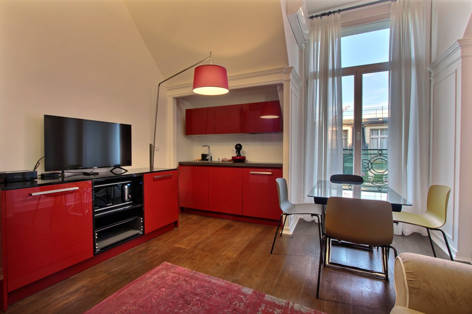 Location appartement 2 pièces à Paris, Avenue des Champs-Élysées