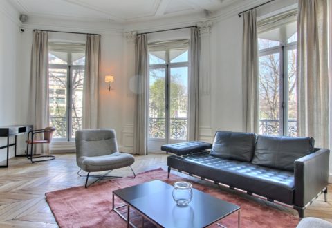Location appartement 3 pièces à Paris, Rue Lamennais
