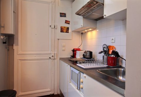 Studio rental in Paris, Rue de Seine