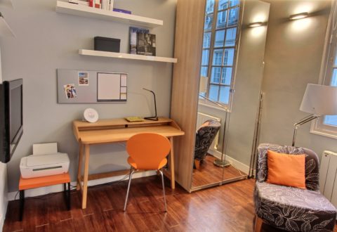 Studio rental in Paris, Rue de Seine