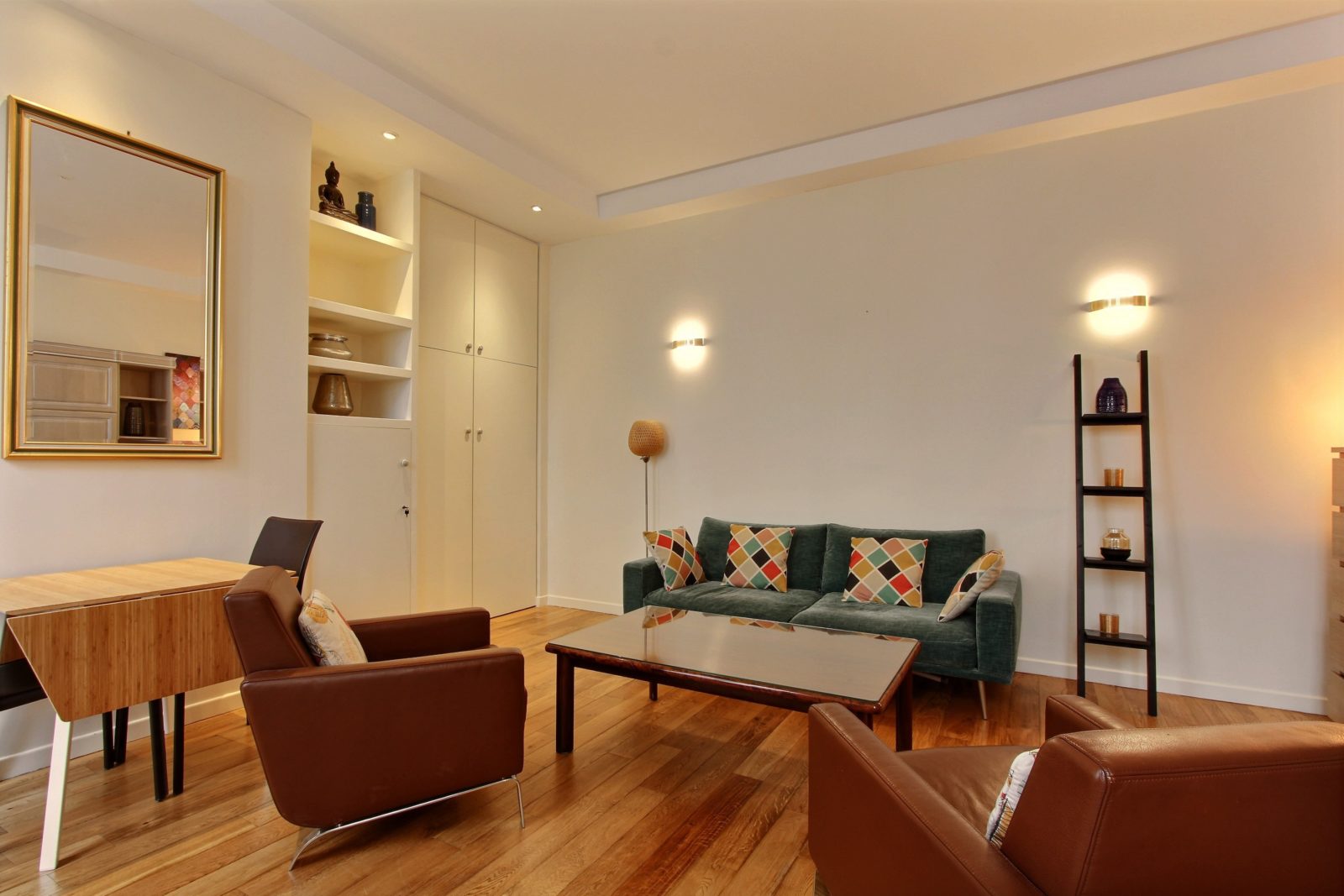 Rent a furnished studio in Paris 6th 39m2 Jardin du Luxembourg, Rue