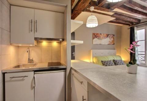 Studio rental in Paris, Rue de l'Arbre Sec