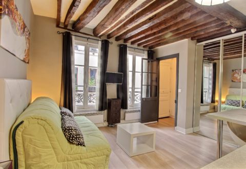 Studio rental in Paris, Rue de l'Arbre Sec