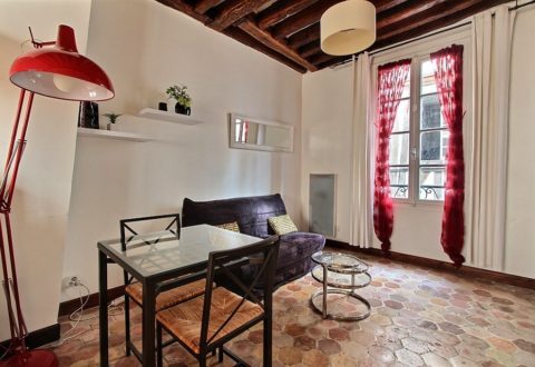 Location appartement 2 pièces à Paris, Rue de la Huchette