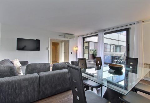 2 bedrooms apartment rental in Paris, Rue de Berri