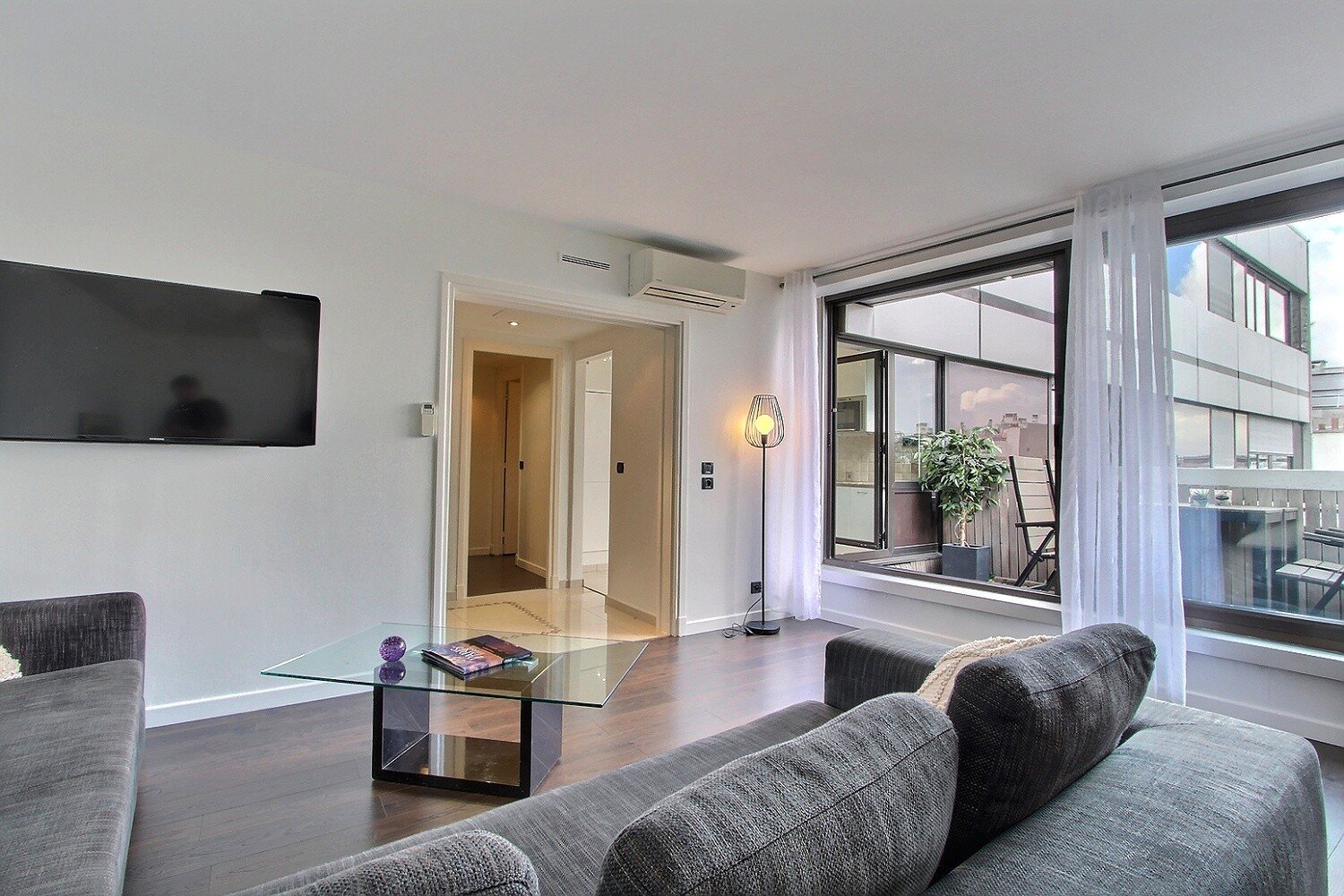 2 bedrooms apartment rental in Paris, Rue de Berri