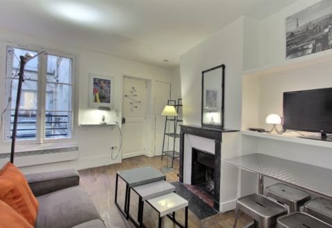 Location appartement 2 pièces à Paris, Rue du Four