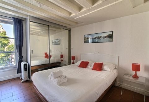 Studio rental in Paris, Rue de Grenelle