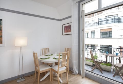 Studio rental in Paris, Avenue des Champs-Élysées