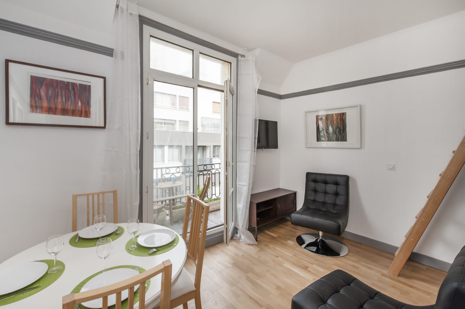 Studio rental in Paris, Avenue des Champs-Élysées