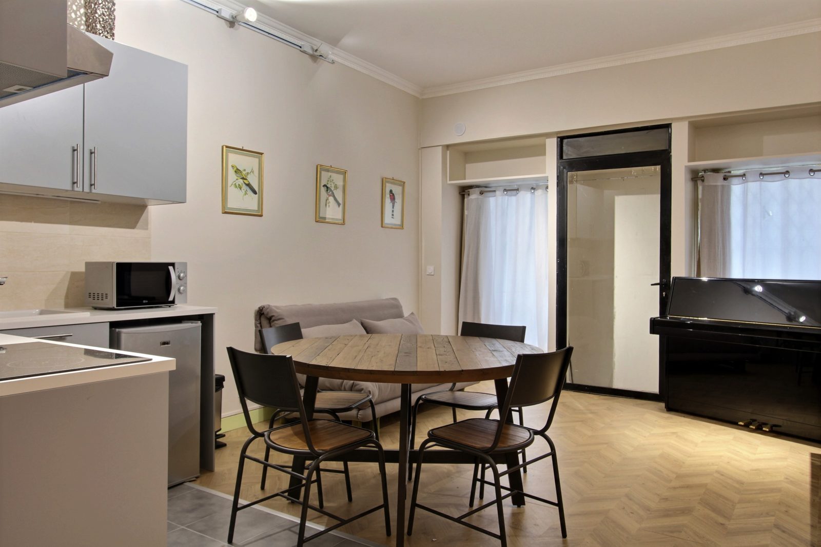 Studio rental in Paris, Rue Guy de la Brosse