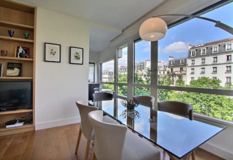 Appartement boulevard Raspail, 2 pièces lumineux