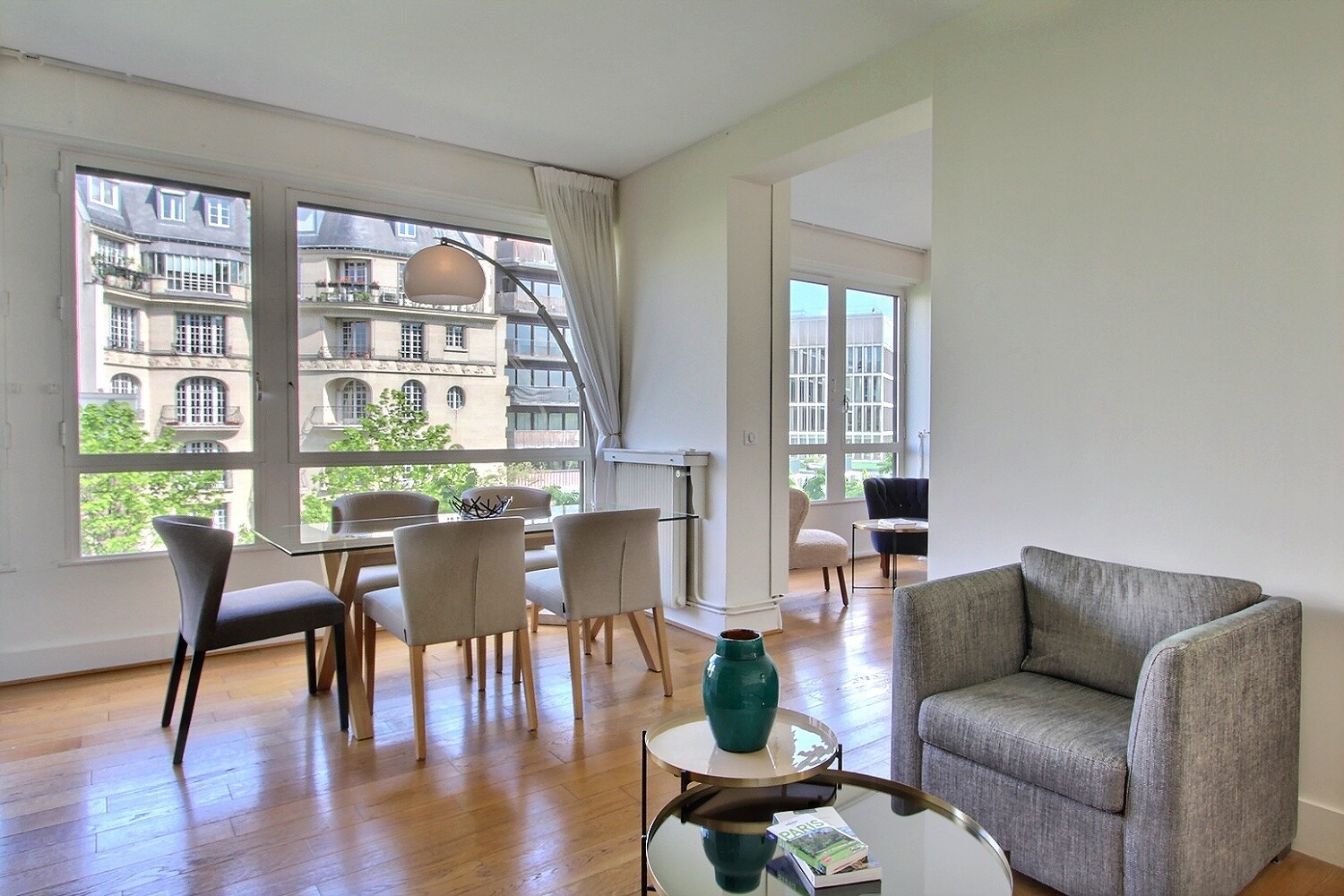 Appartement boulevard Raspail, 2 pièces lumineux