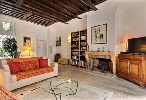 2 bedrooms apartment rental in Paris, Rue Saint-André des Arts