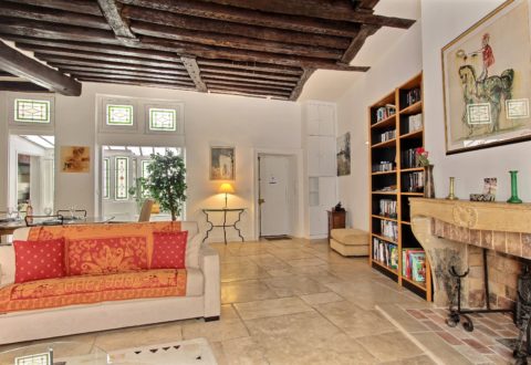 2 bedrooms apartment rental in Paris, Rue Saint-André des Arts