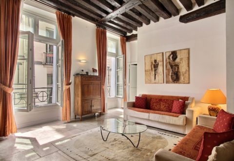 2 bedrooms apartment rental in Paris, Rue Saint-André des Arts