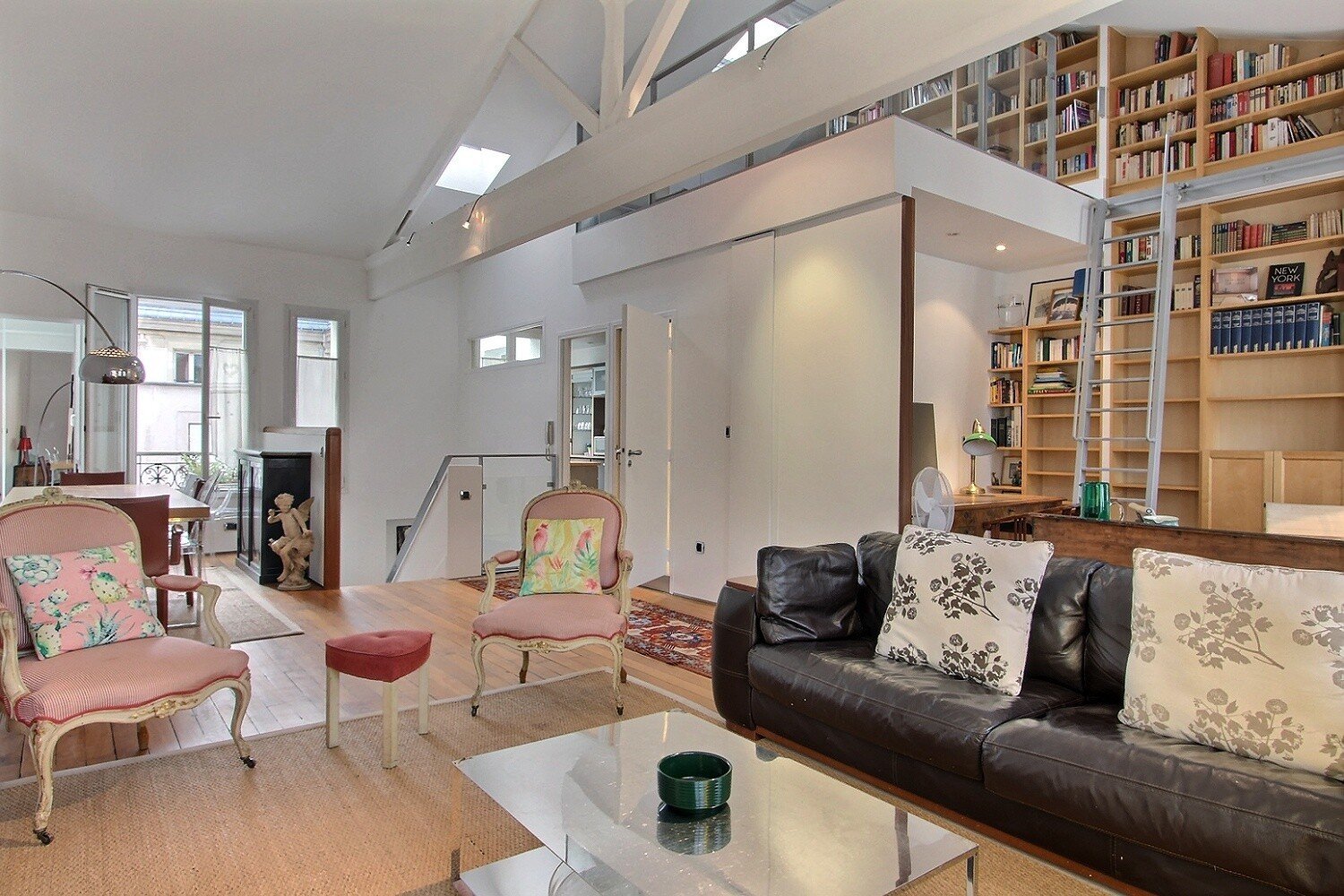 Location appartement 4 pièces à Paris, Rue de l'Amiral Roussin