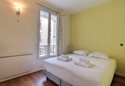 3 bedrooms apartment rental in Paris, Rue de l'Amiral Roussin