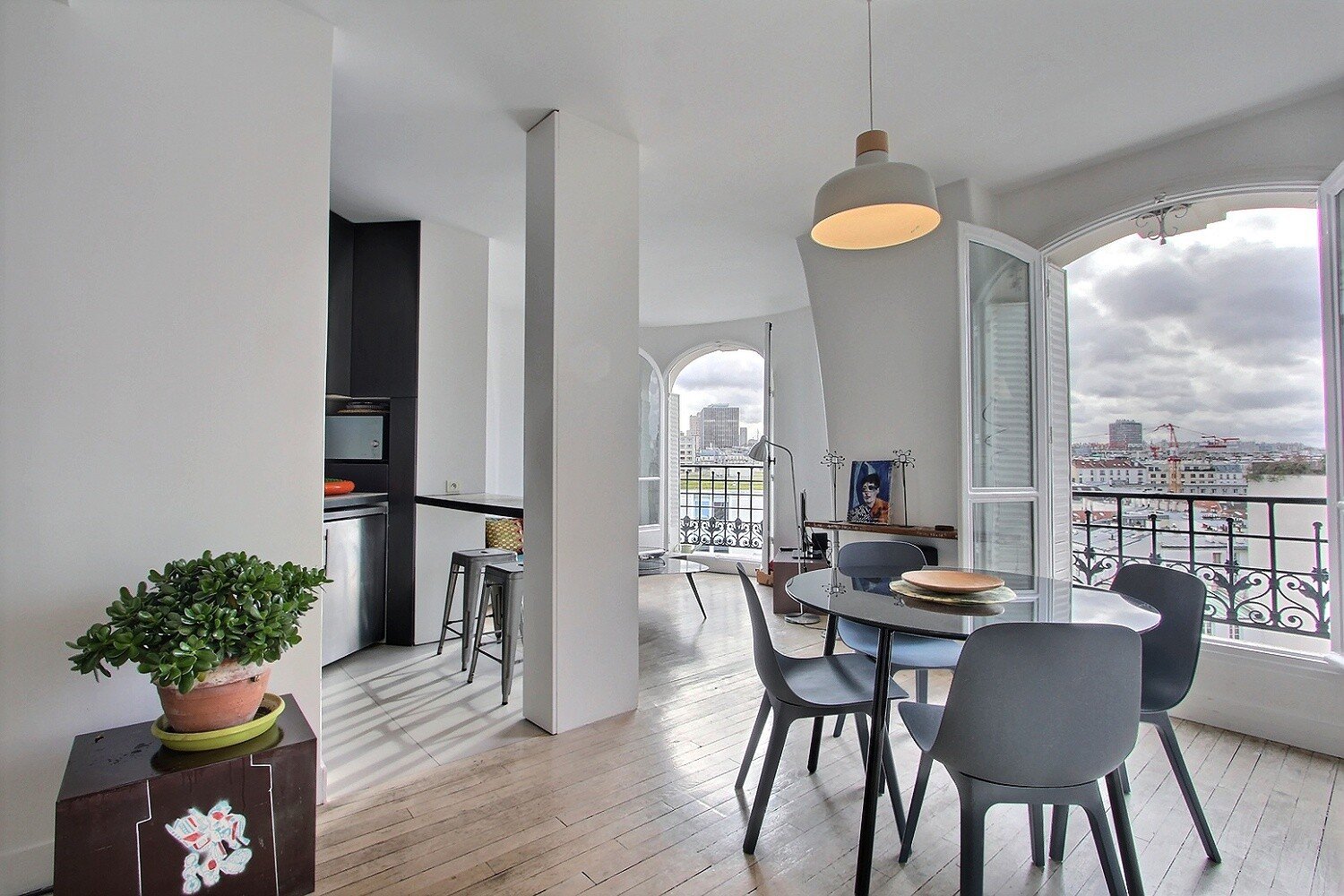 Location appartement 2 pièces à Paris, Rue de Mirbel