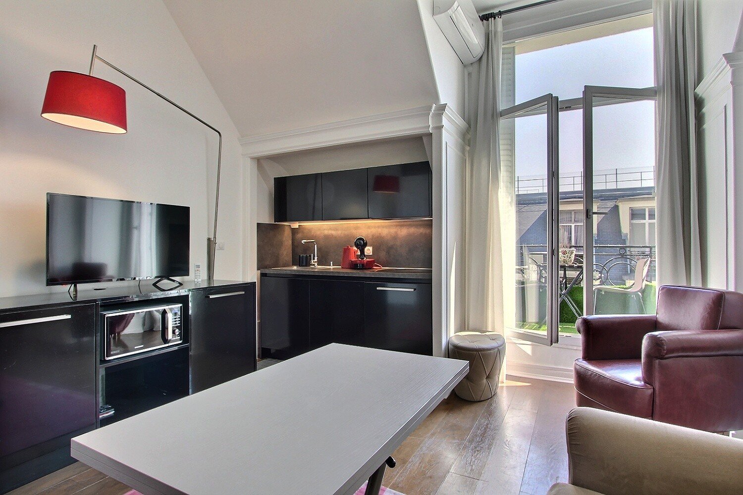 Location appartement 2 pièces à Paris, Avenue des Champs-Élysées