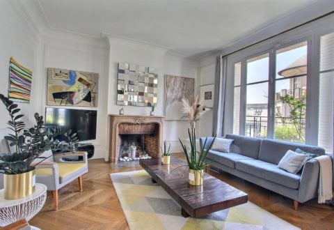 Furnished apartment 3 bedrooms in Paris 7th, Rue de l'Université